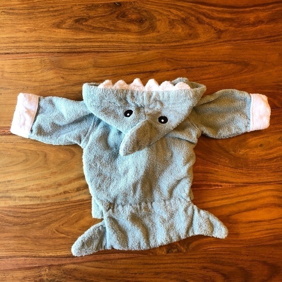 Baby Aspen Blue Shark Bathrobe 🦈 - Picture 5 of 8